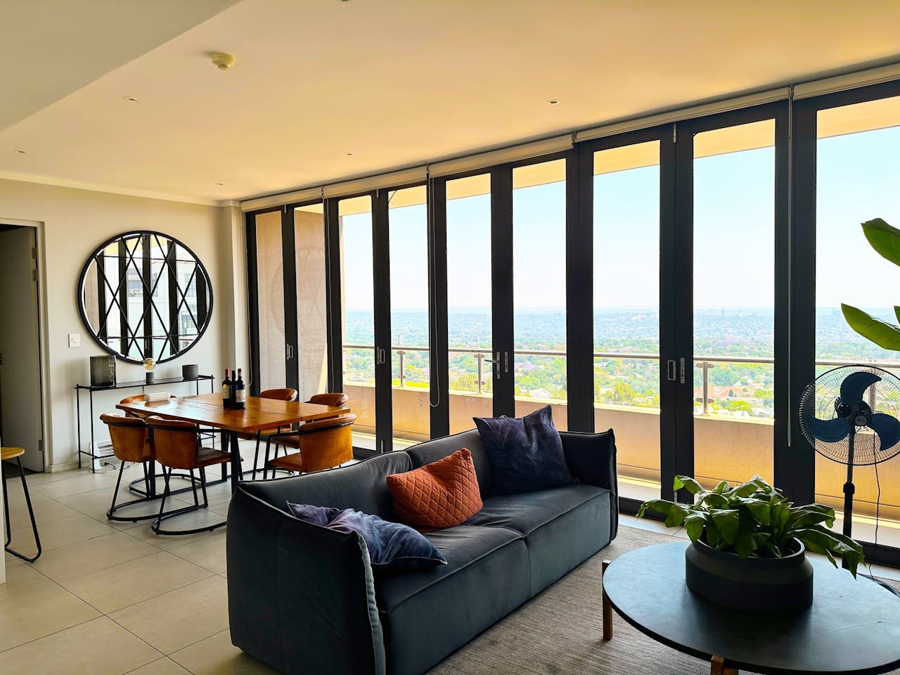 7 vantagens da cortina de vidro para varanda de apartamento